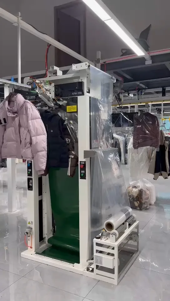 Automatic Vertical Garment Bagging Machine    Model:YL-QTD-126 1